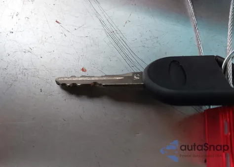 2005 Lincoln Town Car Signature Limited из США, поврежденный, VIN 1LNHM82W25Y619162